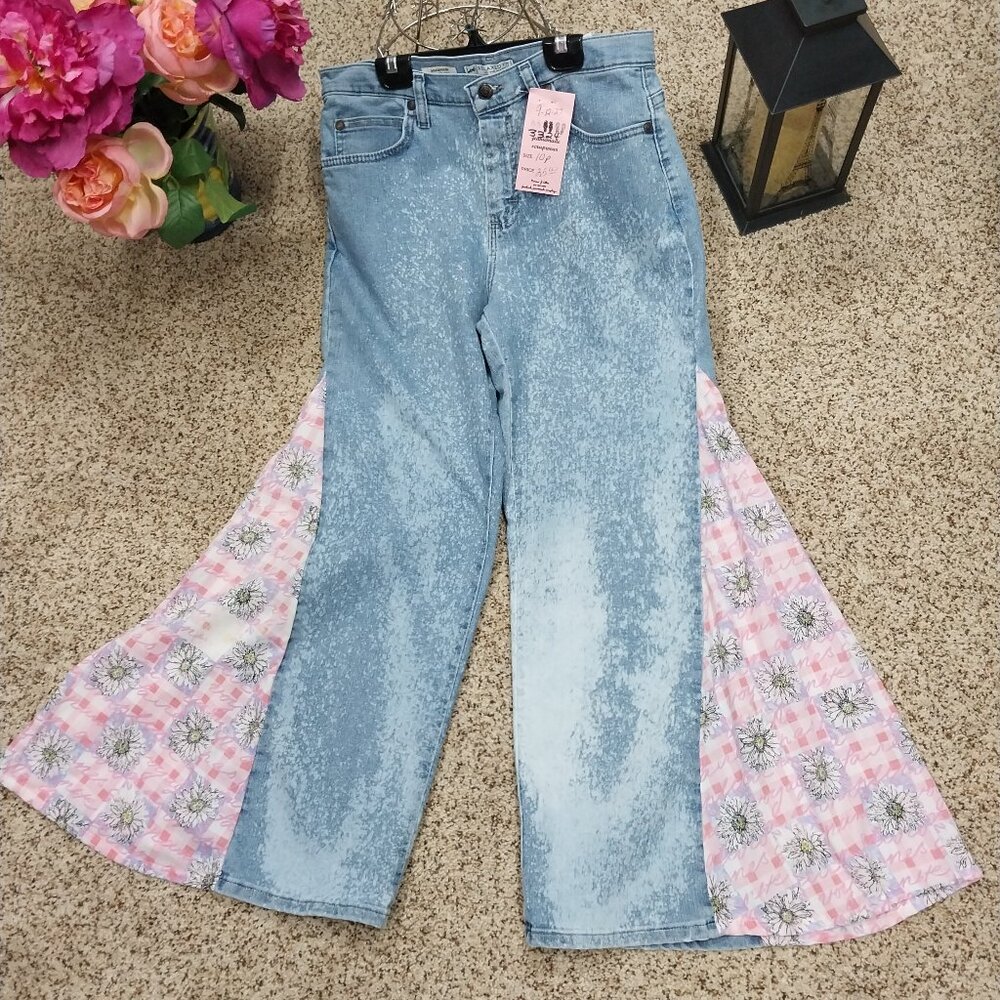 3324 Size 10p Lee Relax Fit At the Waist Upcycled Bleached Bell-Bottoms. - Picture 1 of 7